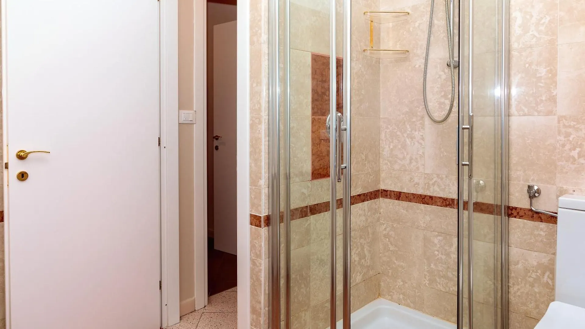 Saint Charles Apartment Bologna 0*,  Italia