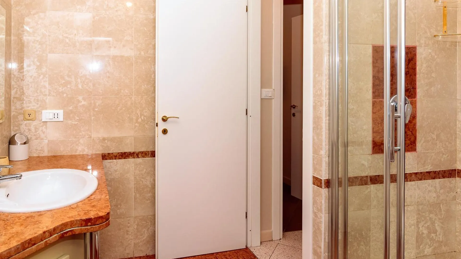 Saint Charles Apartment Bolonia 0*,