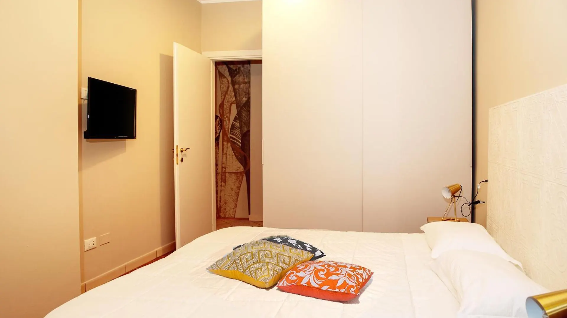 Saint Charles Apartment Bologna Italy